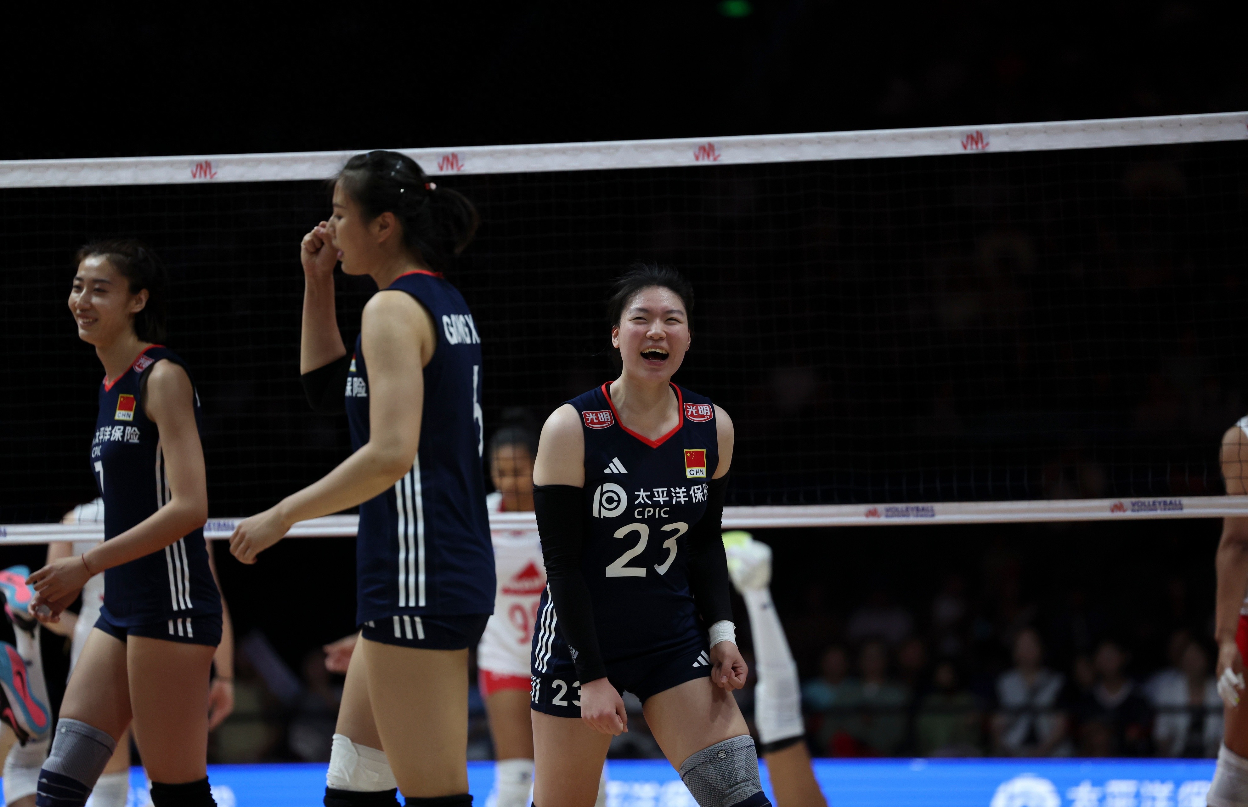 美国女排实力出众,横扫塞尔维亚轻松晋级 美国女排实力出众,横扫塞尔维亚轻松晋级