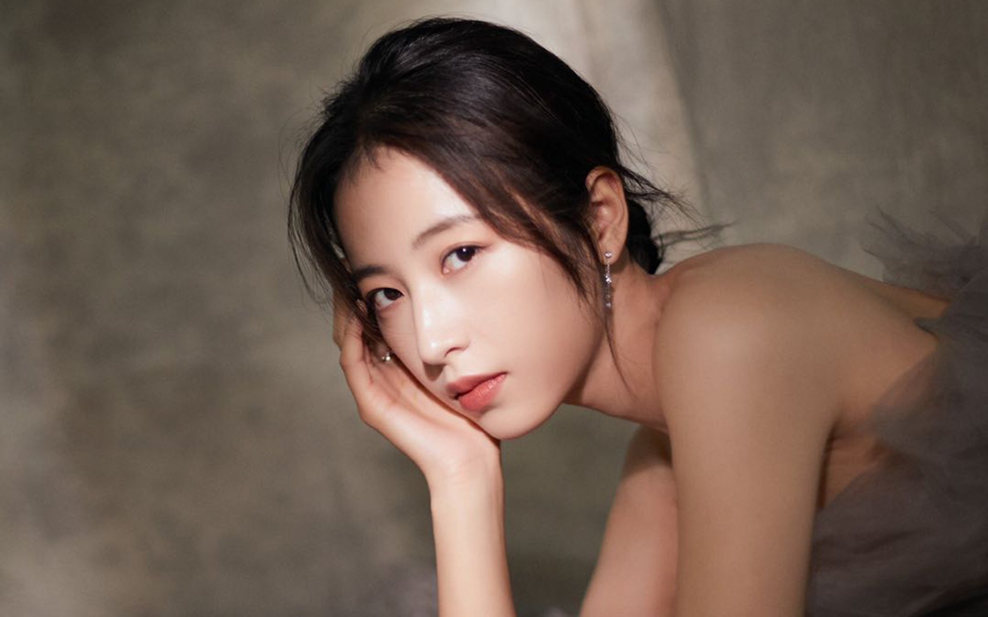 高原逆袭与亚洲觉醒，足球之夜的双重奏